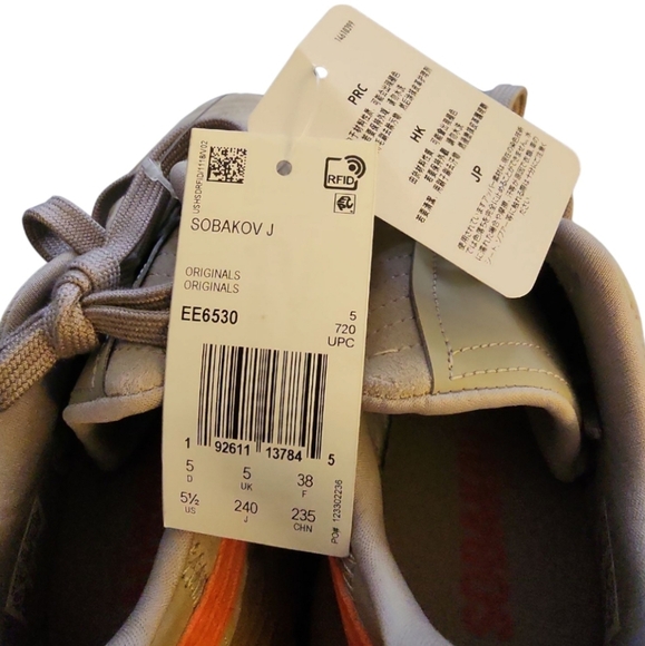 NEW Adidas Sobakov J Mens Sneaker Beige Orange Stripes Gum Sole SIze 5.5 EE6530 - Picture 10 of 11